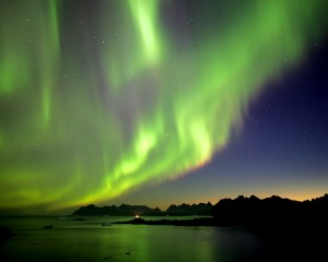 aurora-borealis-northern-lights_1280x1024_159-standard[1]